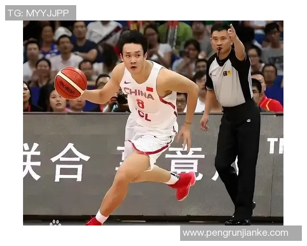 男篮红队迎战中国香港队争夺亚洲篮球赛重要胜利